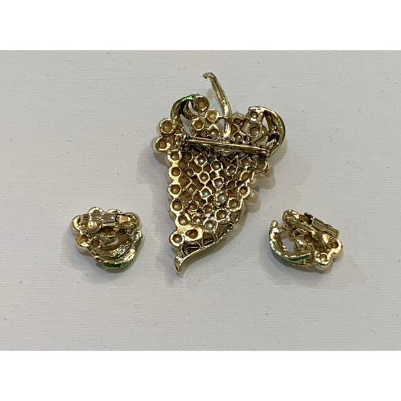 Pearl Cluster Grapes Enamel Leaves Pin Brooch & Earrings Clip MCM Vintage Set 3 - Picture 7 of 11
